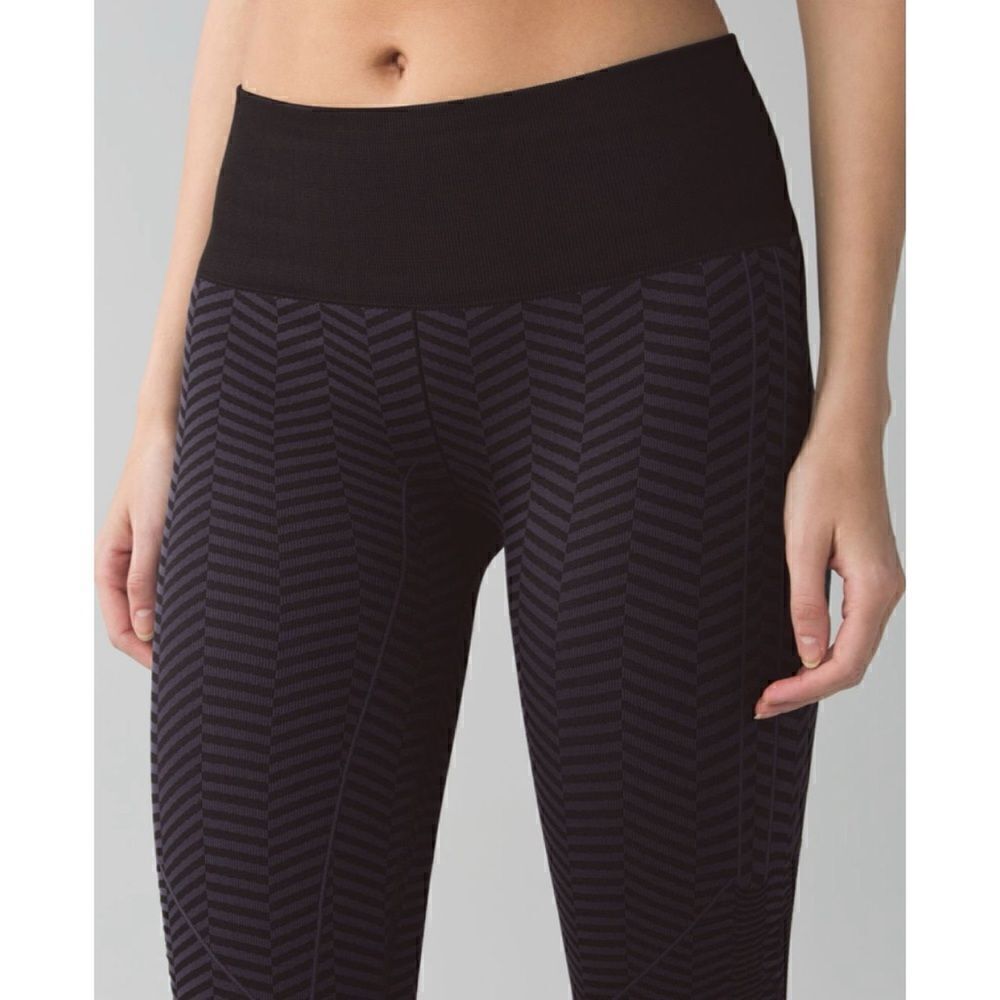 Lululemon In The Flow Crop II Heathered Naval Blue Leggings Size 4 / NWT